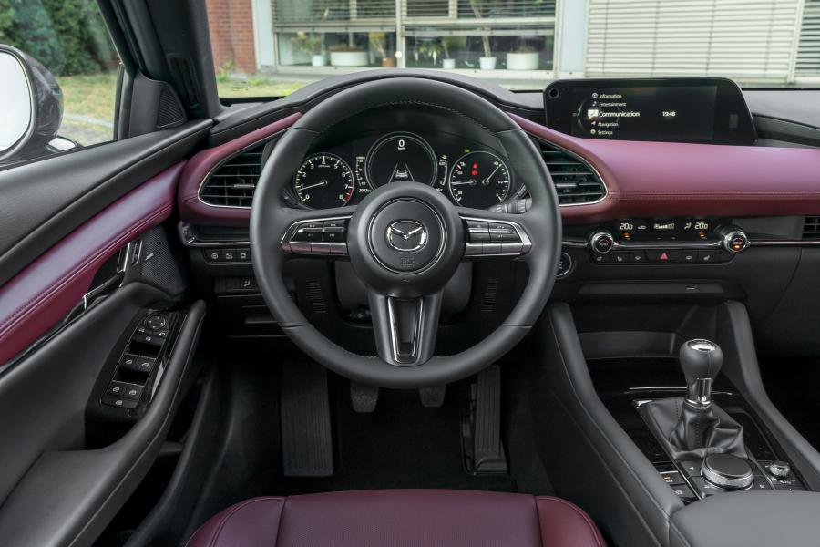 Торпедо Mazda3 Skyactiv-X Hatchback (BP) 2019 года  (WW) (фото 27 из 34)